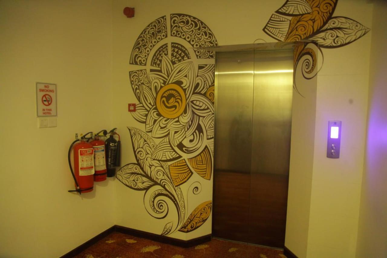 Hotel 02 3*